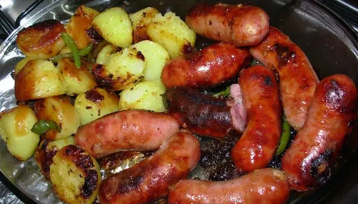linguiça ao forno com batatas